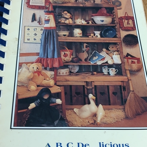 Vintage cookbook from 1991 ABCDe...licious addition any kitchen. Oak Lawn School - Picture 3 of 12